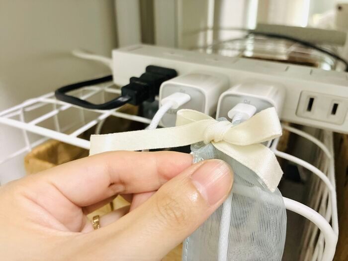 SNSで話題【キャンドゥ】1.45mの細長～い『専用ソックス』の正体は？通して結んでみたら…生活感が消えました♡