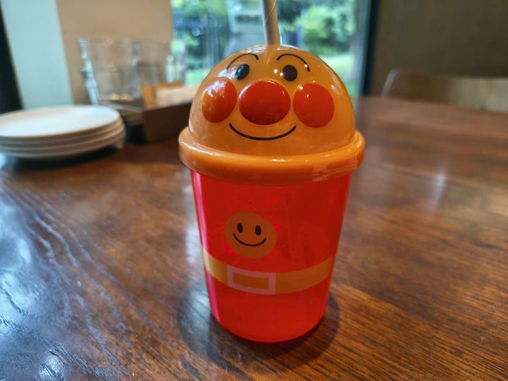ストロー付きアンパンマンのコップ