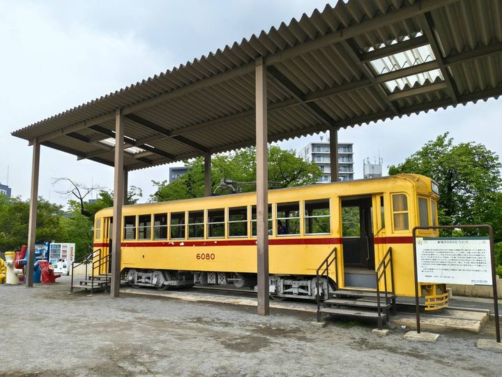 黄色い電車車両の実物
