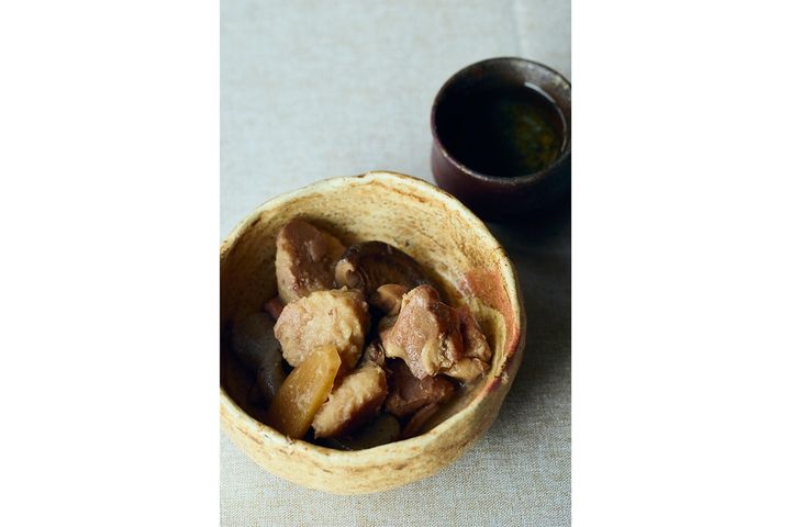 里芋、椎茸、鶏もも肉の煮物