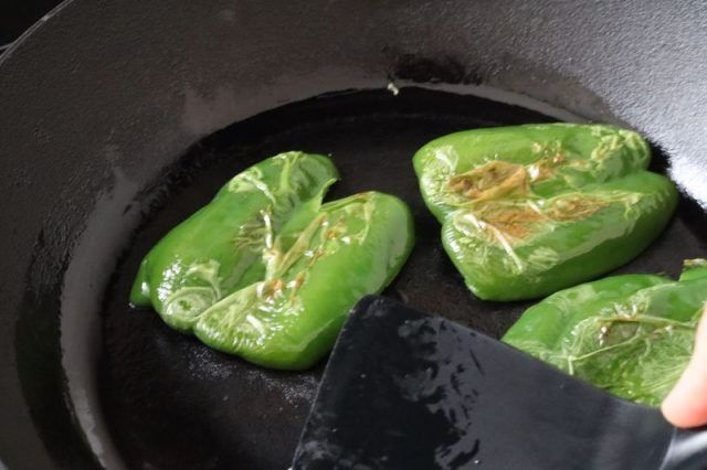 焼き色のついたピーマン