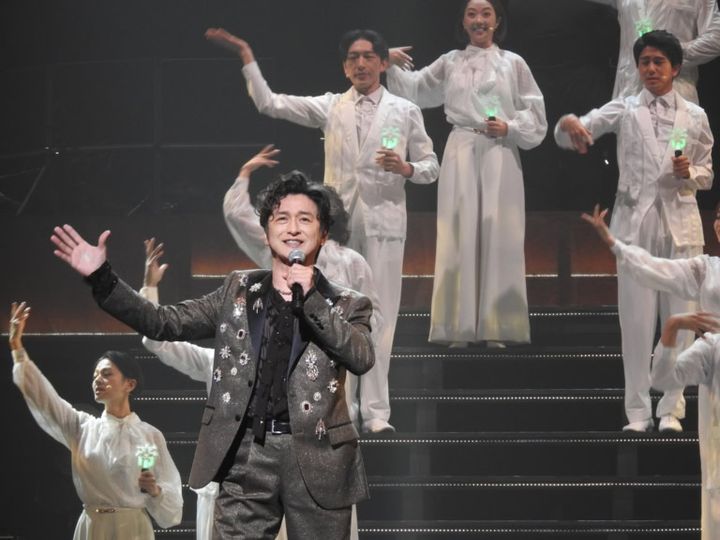 石丸幹二は、「オペラ座の怪人」より「マスカレード」を披露。