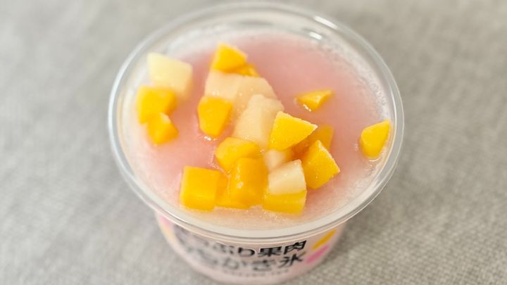 「果汁多めでちゅき♡」【ファミマ限定】“夏の味”桃がたっぷりのかき氷