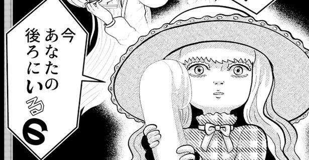 公衆電話で話すメリーさん 画像提供：藤やすふみさん