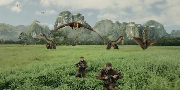 【写真を見る】上空から兵士たちに襲いかかるケツァルコアトルス [c]SPARKE FILMS PTY LTD ALL RIGHTS RESERVED 2025