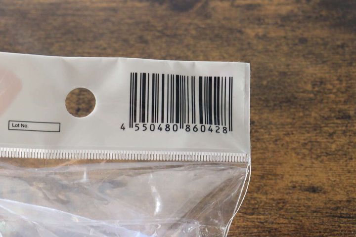 ダイソーパフケースのJANコードが写るパッケージ裏面