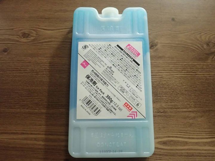 DAISO(ダイソー)：保冷剤(ハードタイプ、500g)