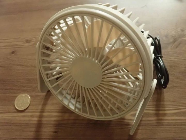 DAISO(ダイソー)：USB扇風機
