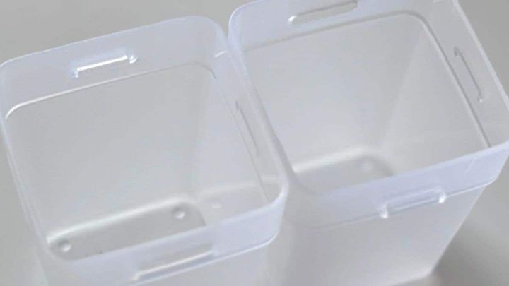 セリアの「くつした整理カップ」を冷蔵庫に使ってみた！小物が倒れないすっきり収納術