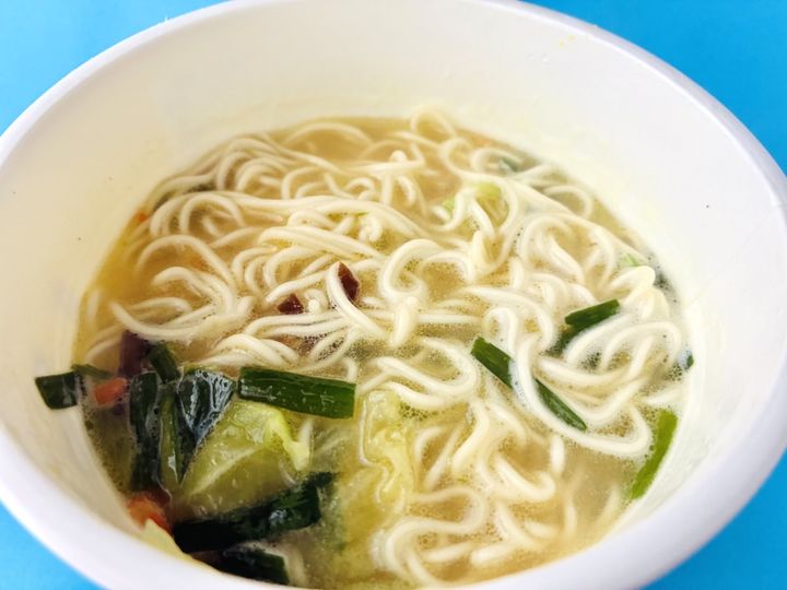 「全人類食べてほしい！」「夏にぴったりの一杯！」【ファミマ】「極細麺で味わうレモン塩ラーメン」