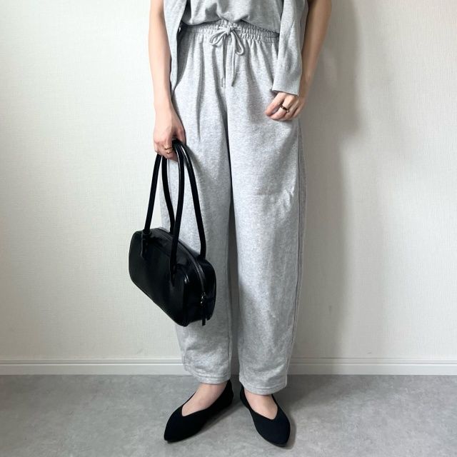GU「スウェットバレルアンクルパンツ」