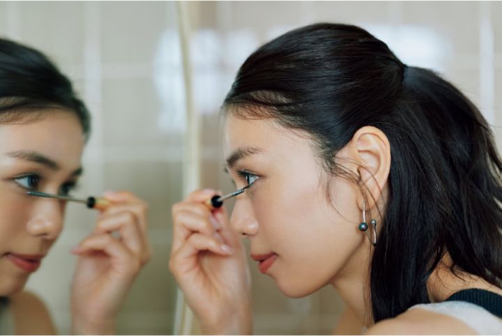 他人と比べて落ち込む日に。30代の心を整える「下まぶたメイク」とは？ _2 モデル＝佐藤晴美