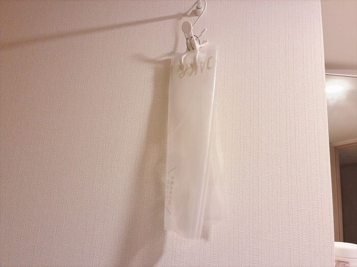 【セリア】バケツいらず！？水を入れるだけで「オキシ漬け」がラクになる〈110円の神アイテム〉防災にも◎