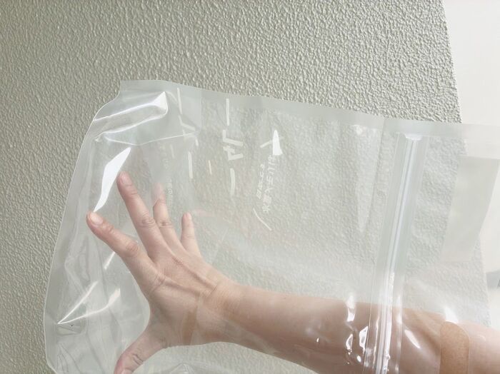 【セリア】バケツいらず！？水を入れるだけで「オキシ漬け」がラクになる〈110円の神アイテム〉防災にも◎
