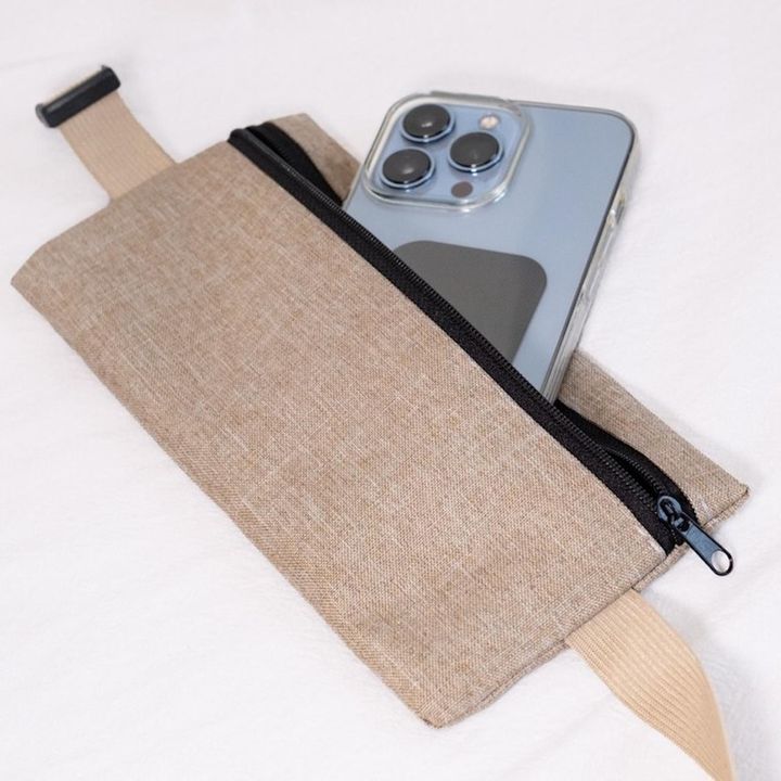 画像1: スマホ以外に小物も収納できそう