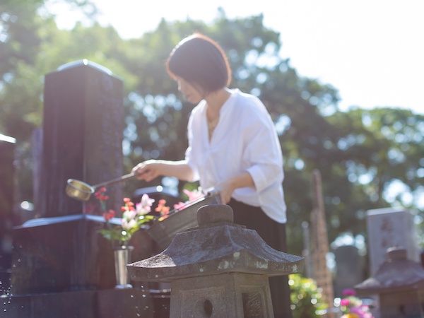 あわせて覚えておきたいお墓掃除の基本