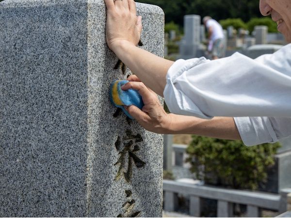 お墓掃除でやってはいけないことって？正しいマナーも
