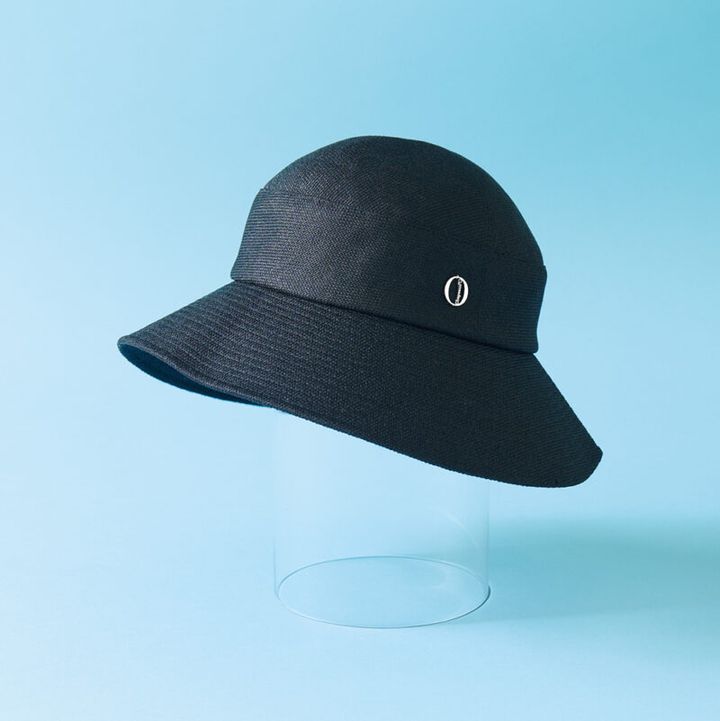 リネラバスケットハット￥12,100／シャポードオー（オーバーライド神宮前）