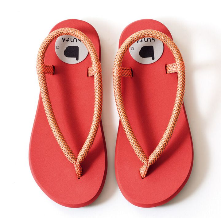 トングサンダル（Waraji sandal）¥15,4 00／ブンタ（富士高圧プロダクツ）