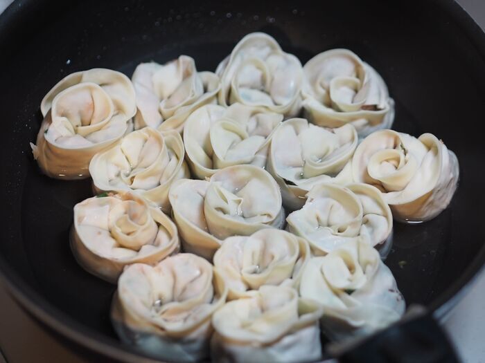 『餃子の包み方』をすこし変えてみた結果！「なにコレ可愛すぎる♡」絶対にテンション上がる裏ワザに注目！