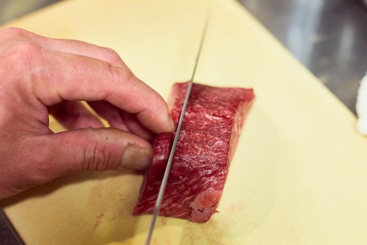 切る