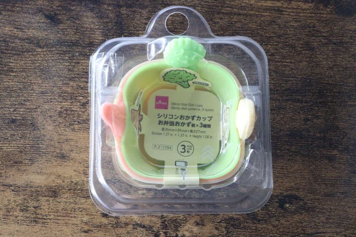 ダイソーのシリコンおかずカップ（お弁当おかず柄）のパッケージ