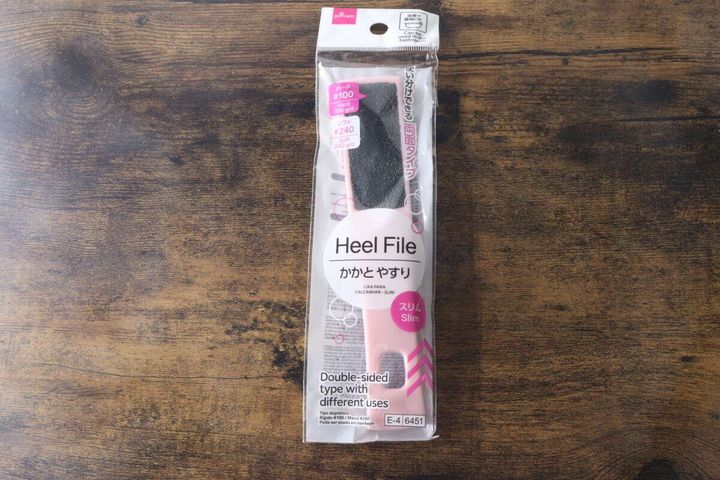 ダイソーのかかとやすり「Heel File」のパッケージ