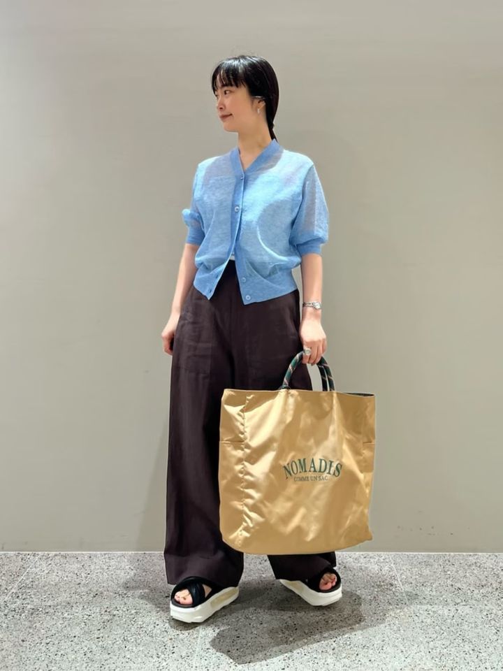 シアー素材を水色＆ブラウンのあか抜け配色で