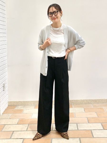 【GU】程よい透け感が上品なソフトシアークルーネックT