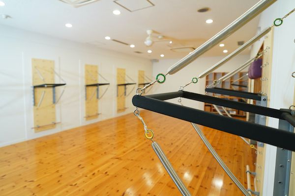 【愛知県名古屋市】スタジオ・ヨギー、マシンピラティスに続く新プログラム「ボードピラティス」を提供