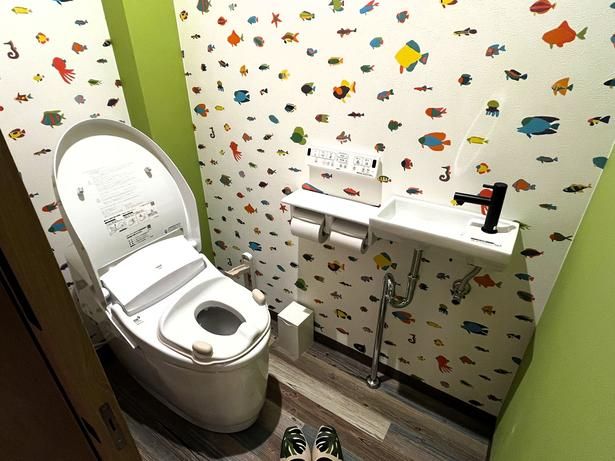 小さな子どもへの配慮が行き届いたトイレ設備。家族みんなが快適に過ごせる心づかいが随所に感じられる