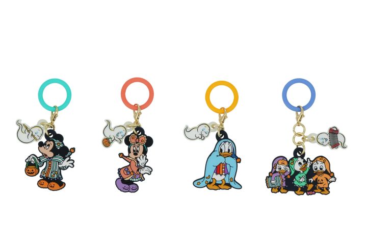 パジャマ姿のキャラクターとおばけを組み合わせたキーホルダー4種