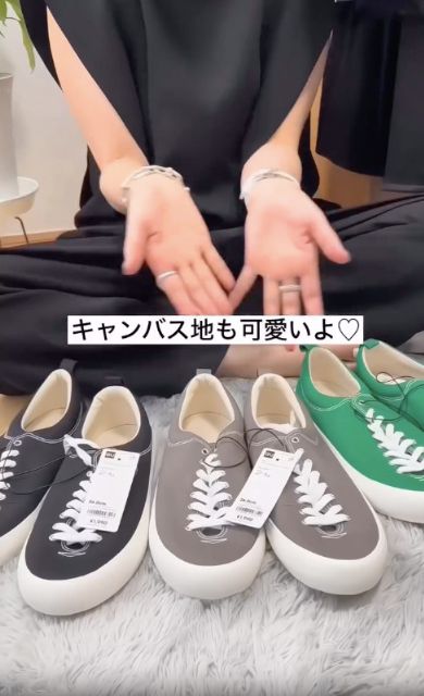 3色のカラーキャンバススニーカー
