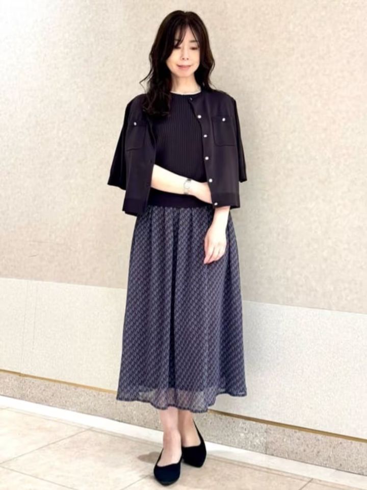 幾何柄のシフォンスカートで上品＆フェミニン