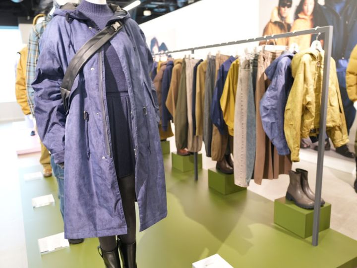 UTILITY（ユーティリティ）：アーストーンとこだわりの加工でひねりを効かせて
