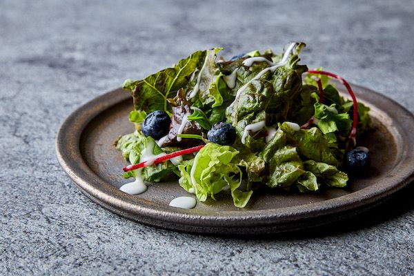 フード撮影クリエイティブチームLight＆Green、「料理を主役にする皿」の販売を開始