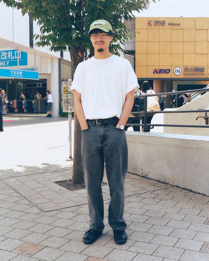 【20代スナップ＠下北沢】オーセンティックなシンプルコーデはサイズ選びが肝