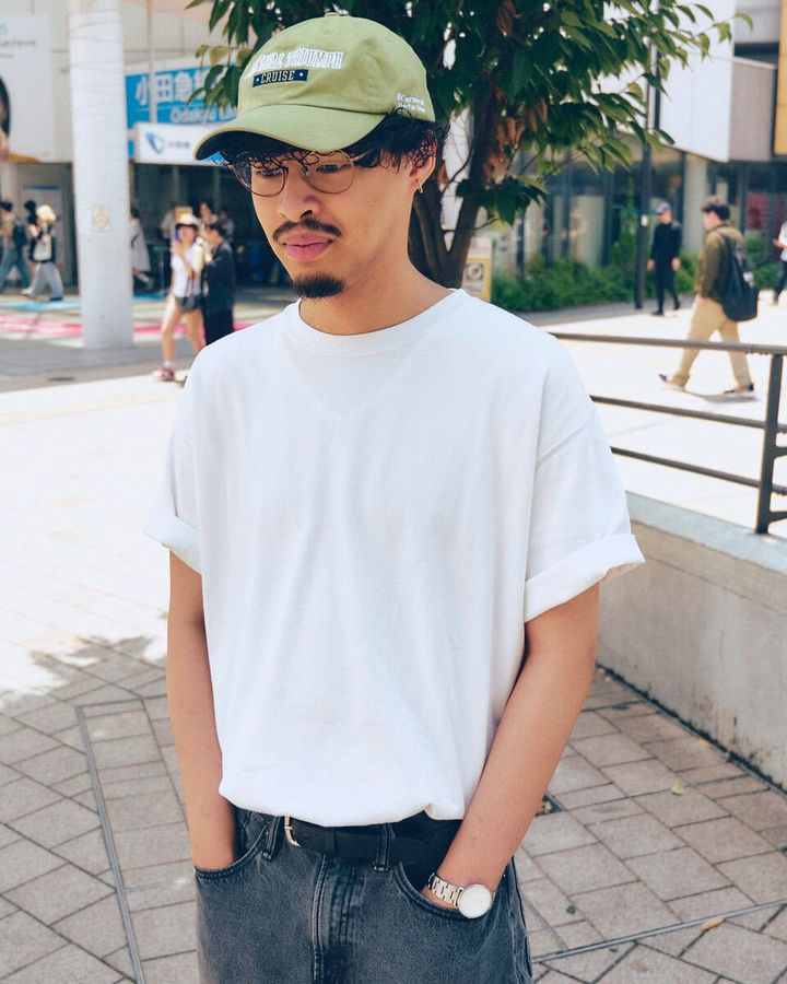 【20代スナップ＠下北沢】オーセンティックなシンプルコーデはサイズ選びが肝