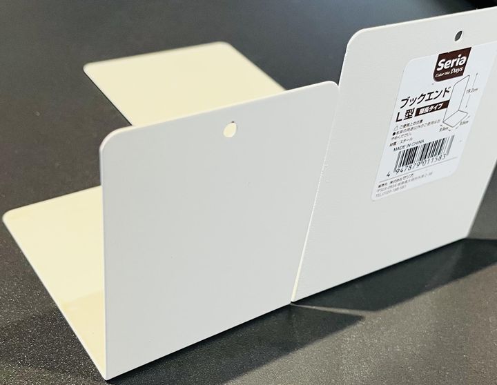 セリアの「ブックエンドL型」