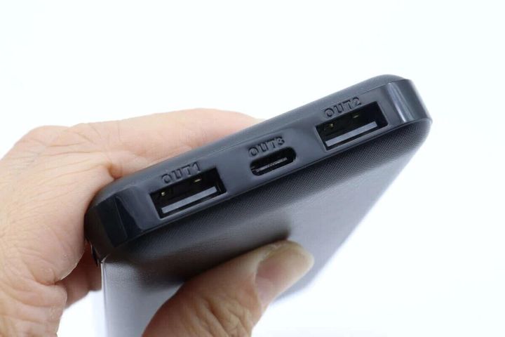 モバイルバッテリーのType-CとType-A充電ポート