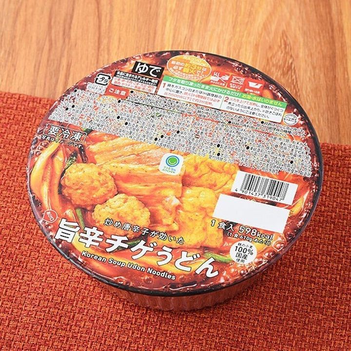 炒め唐辛子が効いた旨辛チゲうどんのカップ麺パッケージ