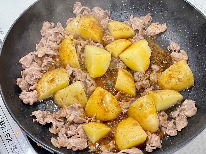 牛肉とホクホク新じゃがのコク旨オイスター炒め
