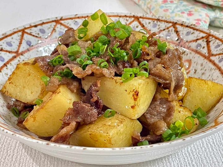 牛肉とホクホク新じゃがのコク旨オイスター炒め