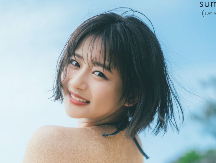 すみぽん（高倉菫）1st写真集『offcourt（オフコート）』の表紙カット 撮影：東京祐 width=