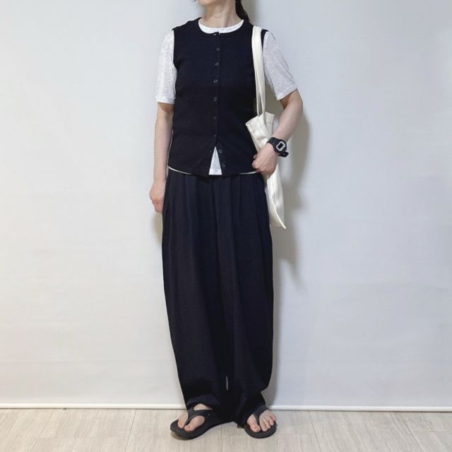 UNIQLO「フロントオープンシェルトップTノースリーブ」