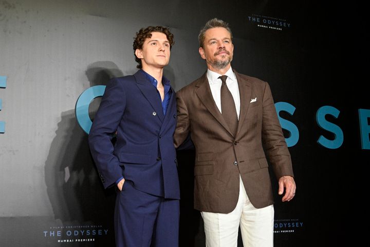 映画『オデュッセイア』に出演する（左から）トム・ホランド、マット・デイモン （C） 2026 UNIVERSAL STUDIOS width=