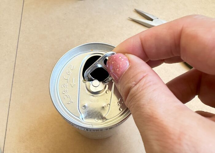 この手があったか！空き缶の『プルタブ』が便利グッズに♪洋服の収納にまさかの大活躍