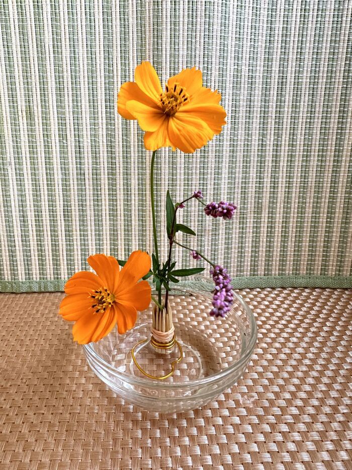 【少しだけのお花をキレイに飾る裏ワザ】家にあるモノを活用！お花がばらけません♪