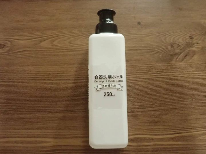 DAISO(ダイソー)：食器洗剤詰め替え用ボトル 黒キャップ