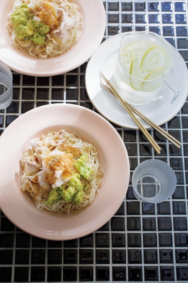 豚しゃぶとアボカドのわさびおろしそうめん